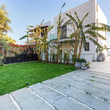 Monkey Luxury Villa, Dhermi - Sea View, Jacuzzi, Free Parking And * Gjilek